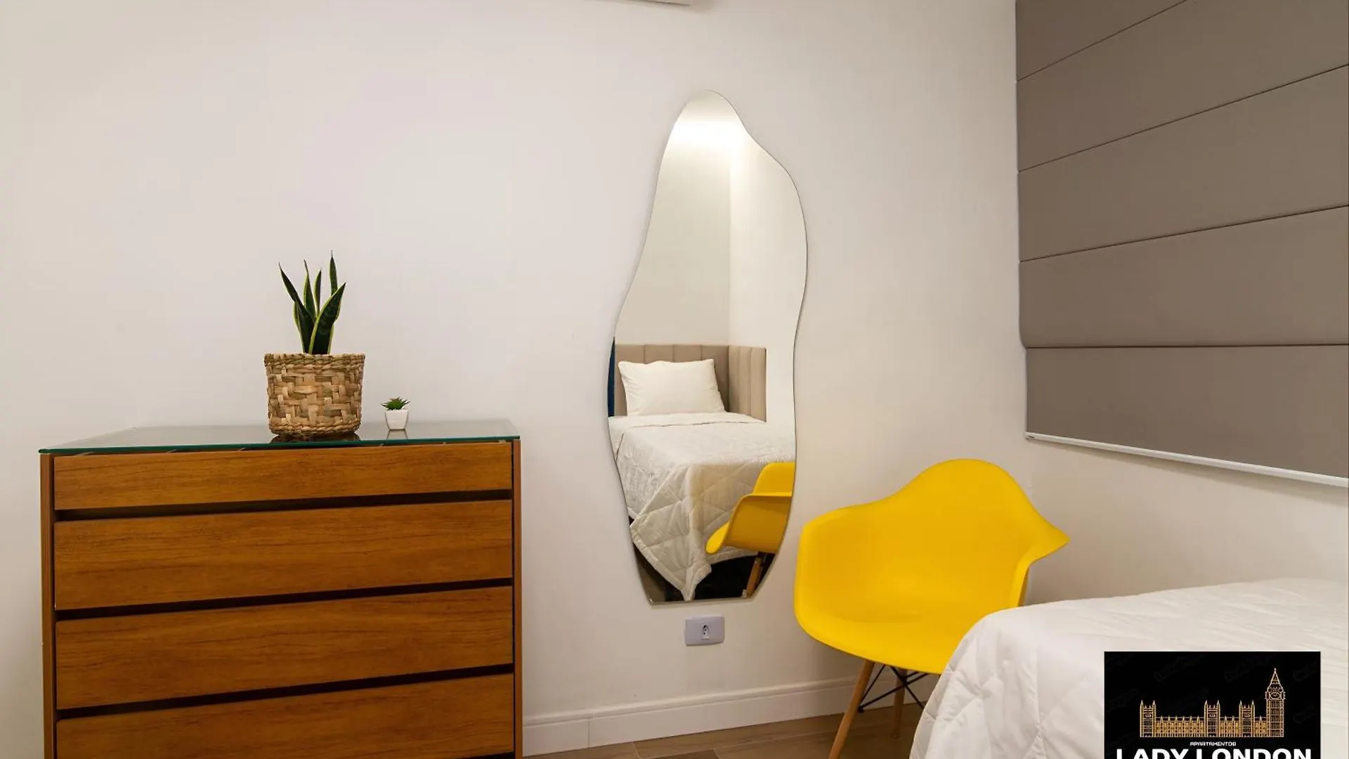 Lady London Apartamentos Paulista 2 Quartos Ar-Condicionado Estacionamento Gratis Na Rua Herculano De Freitas Bela Vista Proximo A Av Paulista Hospital Sirio Libanes E Shopping Frei Caneca Sao Paulo Brazil
